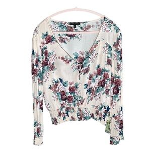 Lightweight Cream and Floral Moa Moa Top with Cute Button Details in Large